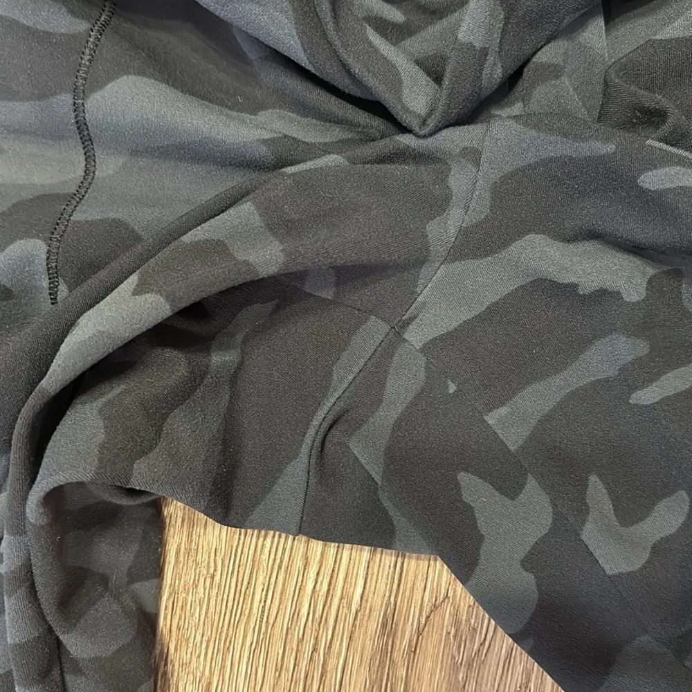 Athleta Salutation Camo Jogger.size M. - Picture 4 of 8